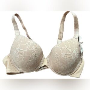 Vanity Fair Lace Bra in Cream